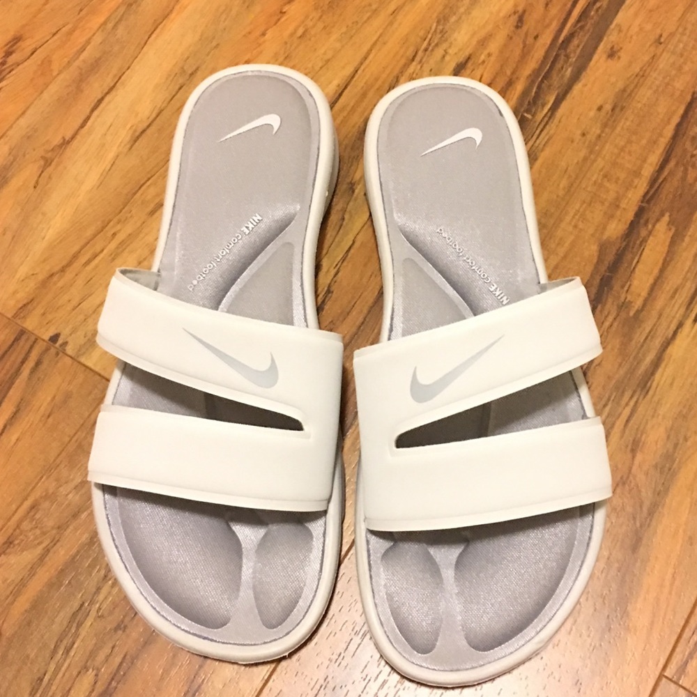 Nike ultra comfort slide women’s sandals - Picture 3 of 5